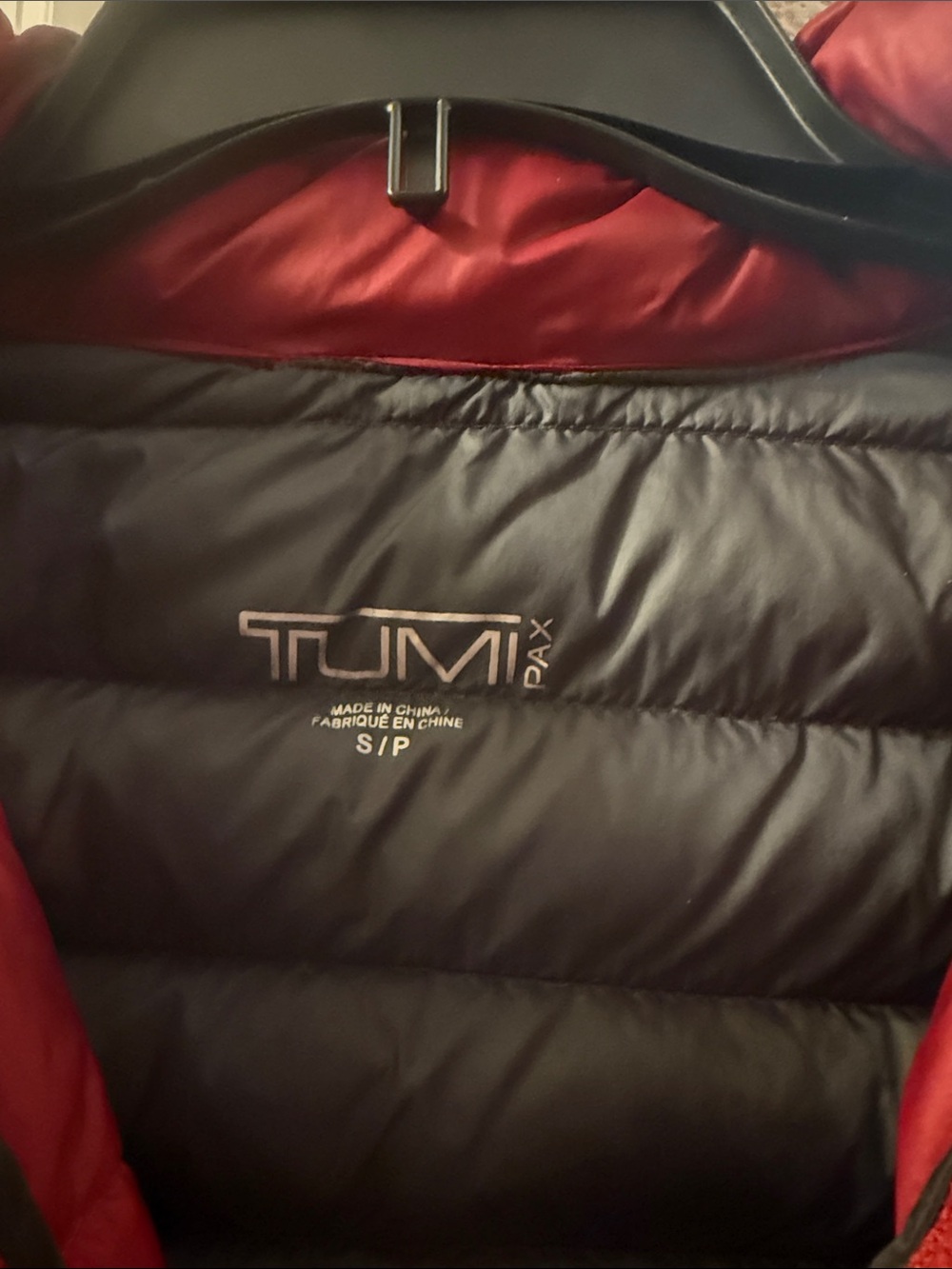 Tumi Packable Women's Red Quilted Puffer - Picture 2 of 8